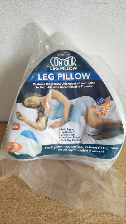 Cuscino ergonomico per gambe e ginocchia realizzato in memory foam, progettato per offrire un supporto confortevole durante il riposo, soprattutto per chi dorme sul fianco.